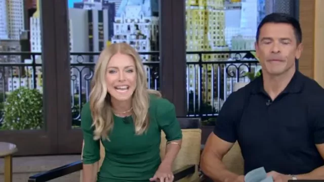 Robe Dolce & Gabbana Cady portée par Kelly Ripa comme on le voit dans LIVE with Kelly and Mark le 9 septembre 2024