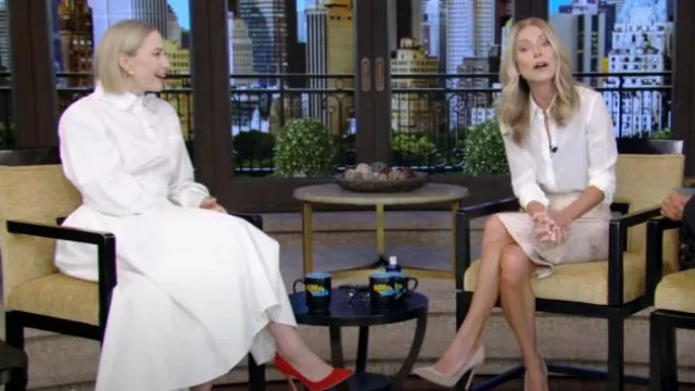 Salon 1884 Damita Pintuck Jupe midi asymétrique portée par Carrie Coon comme on le voit en LIVE avec Kelly et Mark le 5 septembre 2024