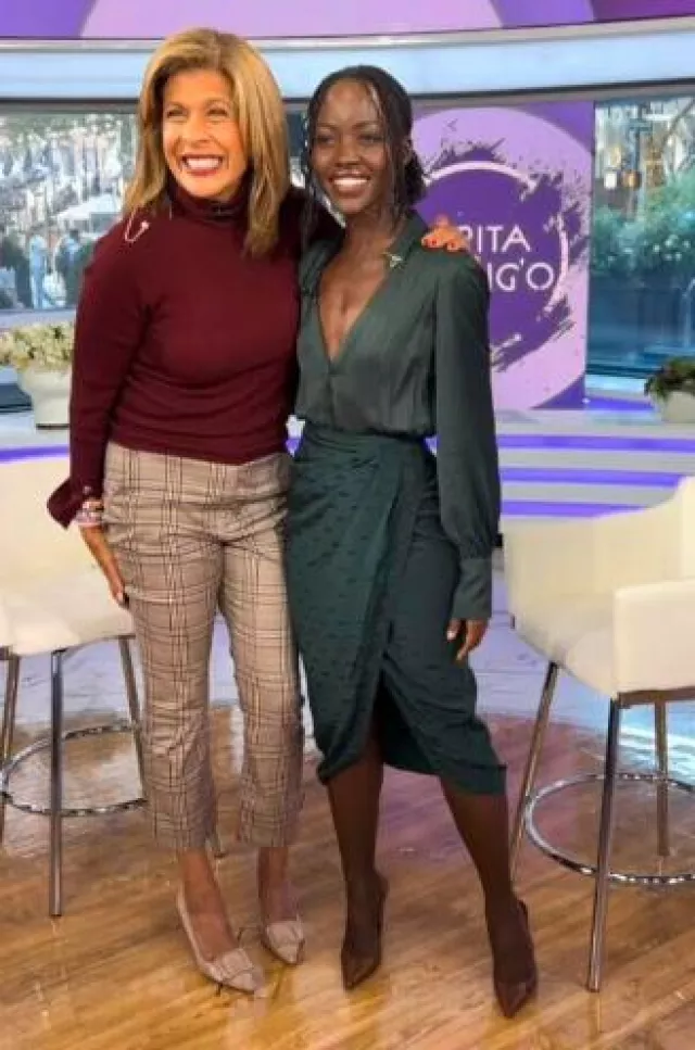 Chemise en satin Tinous Zadig & Voltaire portée par Lupita Nyong’o au Today Show le 10 septembre 2024