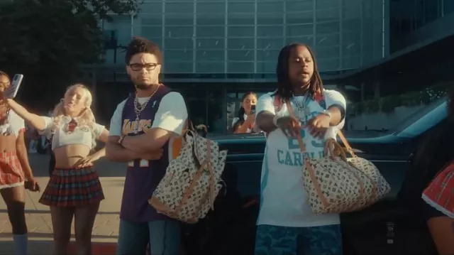Sac à dos Louis Vuitton x Tyler The Creator Cream Monogram Christopher porté par Veeze en Babyface Ray, Veeze - Wavy Navy University (Vidéo Officielle)