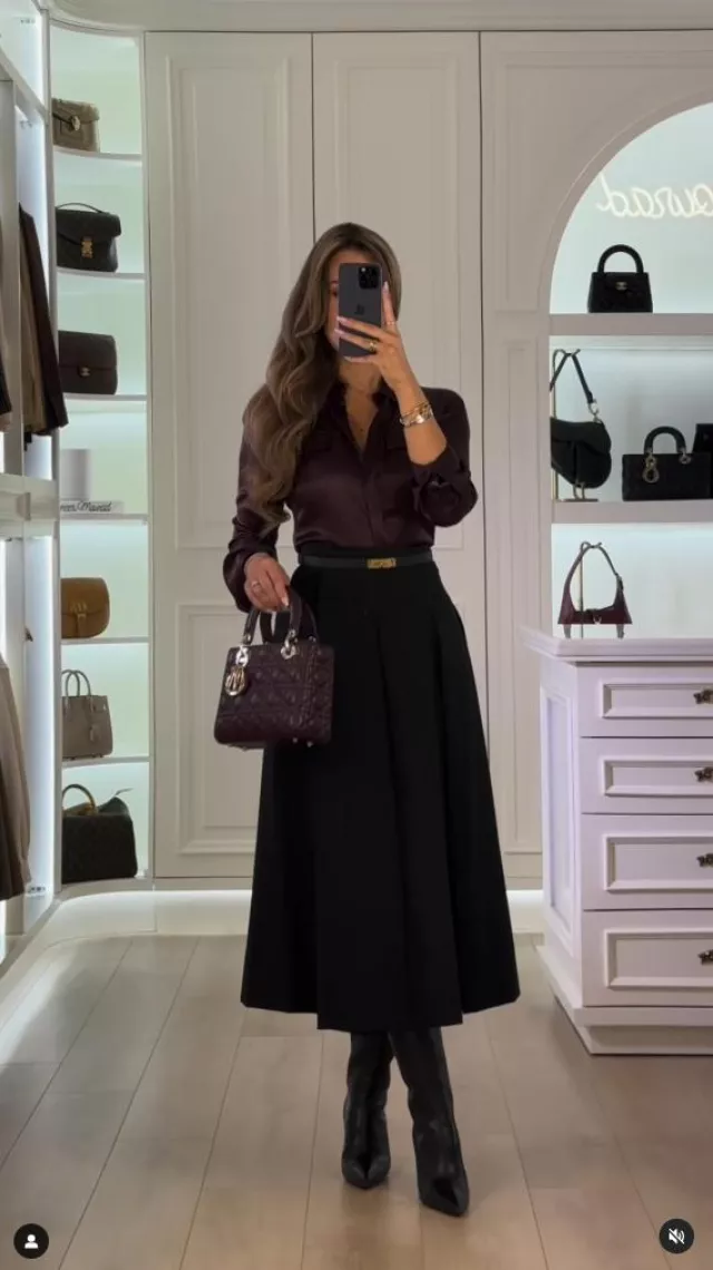 Lamees Mourad is wearing long pleated skirt on her Reels on Instagram account @lameesmourad