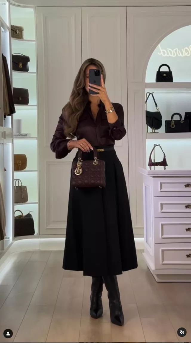 Lamees Mourad wears Gold Ring on her Reels on her Instagram account @lameesmourad