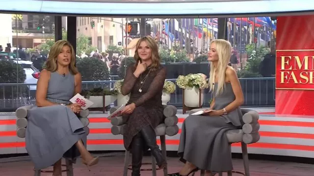 La jupe midi en tricot Frankie Shop Gabrielle en gris foncé portée par Zanna Roberts Rassi comme on le voit dans Today le 16 septembre 2024