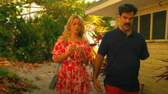 Misa Los Angeles Isella Mini Robe à épaules dénudées portée par Eve Stripling (Meredith Hagner) comme on le voit dans Bad Monkey (S01E04)