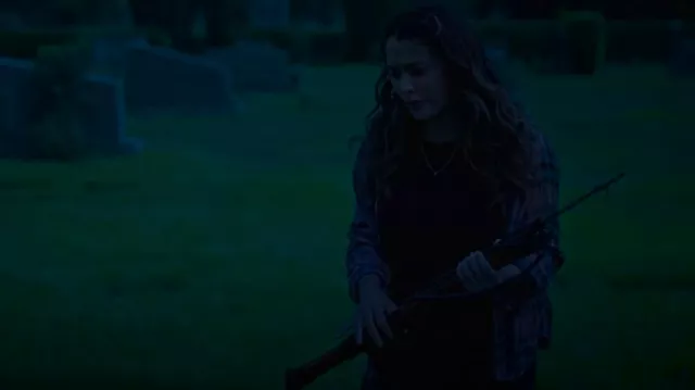 Chemise à carreaux Rails Hunter en rose ancre portée par le Dr Rosa Campesino (Natalie Martinez) comme on le voit dans Bad Monkey (S01E05)