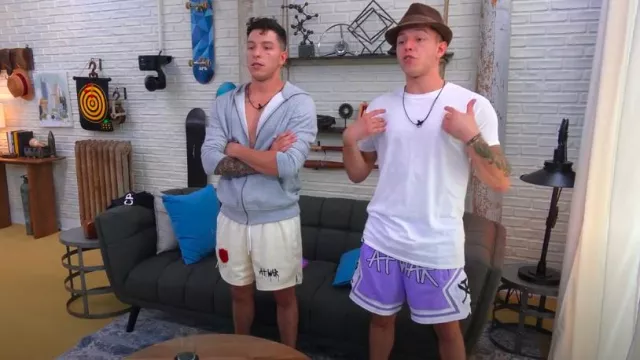 Pantalones cortos de baloncesto At War usados por Jojo Scarlotta como se ve en The Circle (T07E03)