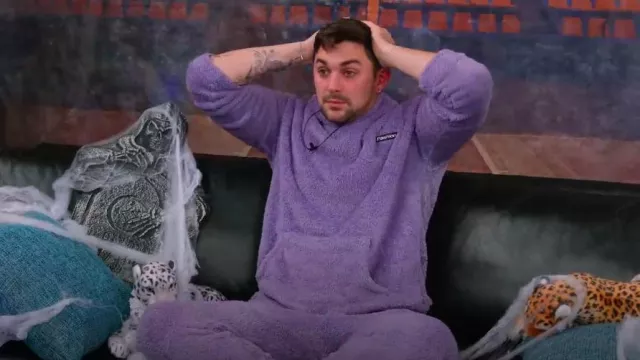 Ensemble Shein Fuzzy Sweatuit porté par Garret Caillouet comme on le voit dans Le Cercle (S07E08)