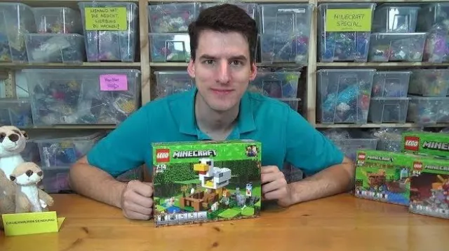 Chicken farm Box by Lego x Minecraft showed by Thomas Panke in LEGO® Minecraft 21140 - Die Hühnerfarm - Unboxing, Building, Review YouTube video