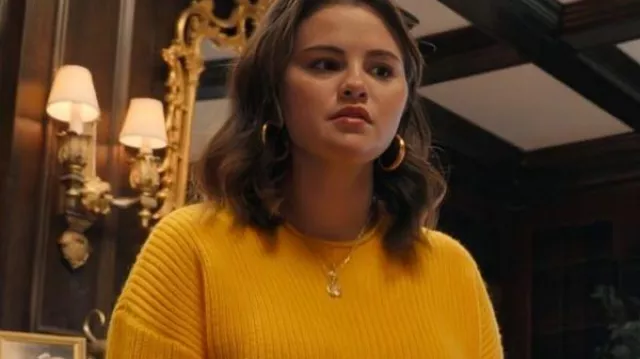 Prendas de Only Murders in the Building: Selena Gomez usa un suéter corto de costilla amarilla para interpretar a Mabel Mora en el episodio 6 de la temporada 4