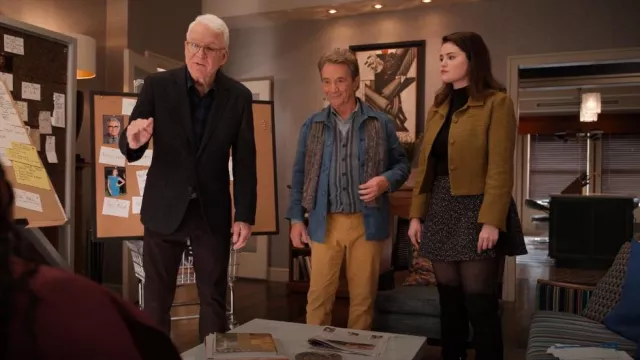 Minijupe en tweed métallisé Rag & Bone Elsie portée par Mabel Mora (Selena Gomez) comme on le voit dans Only Murders in the Building (S04E05)