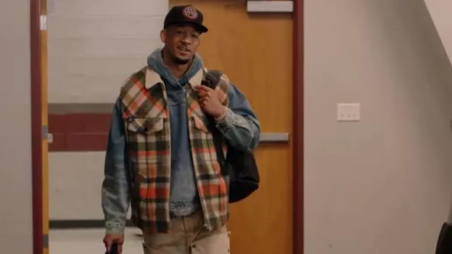 Chaleco Kiraneo Isabel Marant Beige y Naranja usado por Damon Sims (Peyton Alex Smith) como se ve en All American: Homecoming (T03E13)