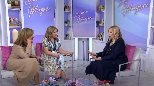 Veronica Beard Karrigan Denim Midi Dress in Midnight portée par Leanne Morgan comme on le voit dans Today with Hoda & Jenna le 27 septembre 2024