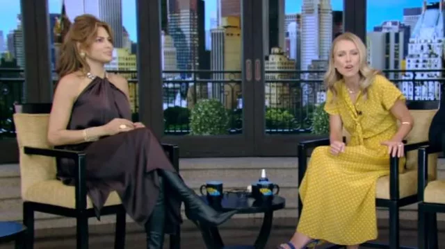 Vestido halter de satén con detalle de cadena de Stella McCartney usado por Eva Mendes visto en VIVO con Kelly y Mark el 19 de septiembre de 2024
