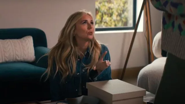 Mother The Western Denim Overshirt portée par Morgan (Justine Lupe) comme on le voit dans Nobody Wants This (S01E08)