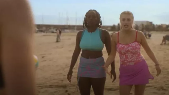 Jupe-short Mix and Match Butterfly Simply Be avec slip intégré porté par Tara Jones (Corinna Brown) comme on le voit dans Heartstopper (S03E01)
