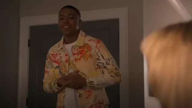 Chaqueta Yitai Shangri-La usada por Spenser Stewart (Thaddeus J Mixson) como se ve en Duda Razonable (S02E08)