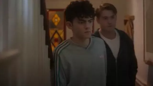 Adidas Originals Adicolor 70s Sweatshirt in Green worn by Charlie Spring (Joe Locke) as seen in Heartstopper (S03E03)