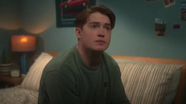 Sweat-shirt Vans en velours côtelé vert porté par Nick Nelson (Kit Connor) comme on le voit dans Heartstopper (S03E07)
