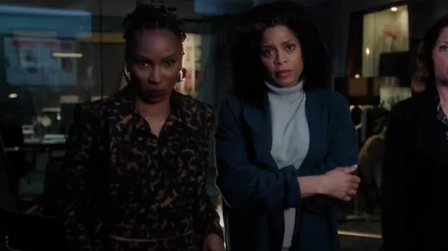 Teoría Tortoiseshell Crepe Cropped Polo Top usado por Gabi Mosely (Shanola Hampton) como se ve en Found (S02E01)