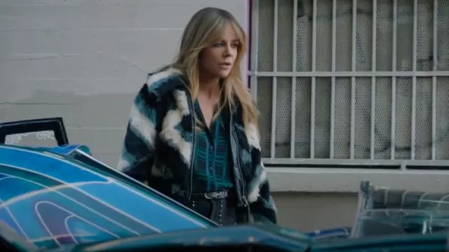 Veste en fausse fourrure Zara Jacquard portée par Morgan (Kaitlin Olson) comme on le voit dans High Potential (S01E02)
