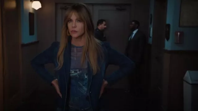 Mini T-shirt Miaou porté par Morgan (Kaitlin Olson) comme on le voit dans High Potential (S01E02)