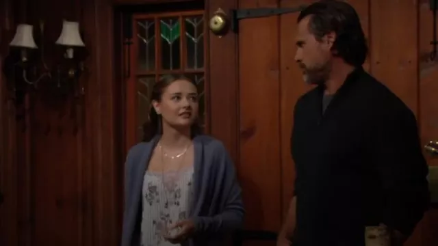 Cárdigan halógeno® de palangre delantero abierto usado por Faith Newman (Reylynn Caster) como se ve en The Young and the Restless el 2 de octubre de 2024