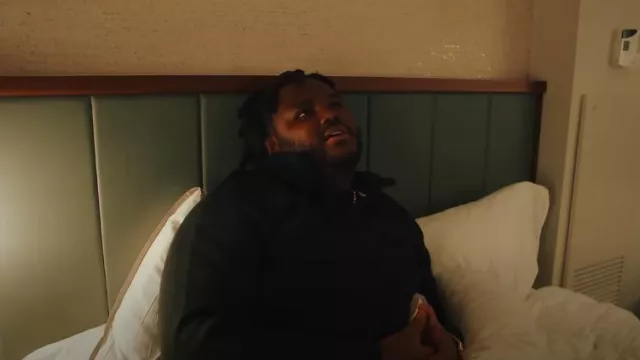 Sudadera con capucha Nike Black Windrunner Zip usada por Tee Grizzley en Tee Grizzley - Robbery 8 [Video Oficial]