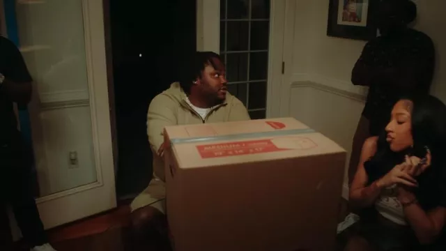 Sudadera con capucha Nike Neutral Khaki Windrunner Zip usada por Tee Grizzley en Tee Grizzley - Robbery 8 [Official Video]