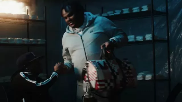 Louis Vuitton X America's Cup Damier Flags Keepall 50 Bag usado por Tee Grizzley en Tee Grizzley - Robbery 8 [Official Video]