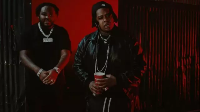 Veste en cuir Avirex All Black Ostrich City Racer portée par YTB Fatt dans Tee Grizzley - You Hear Me (feat. YTB Fatt) [Vidéo officielle]