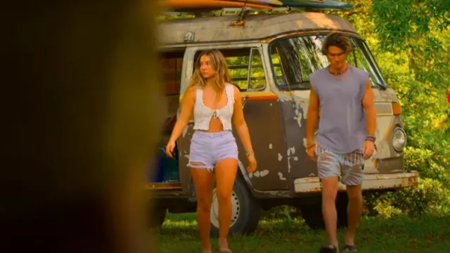 Short Vissla Palm Grande Ecolastic porté par John B Routledge (Chase Stokes) vu dans Outer Banks (S04E04)