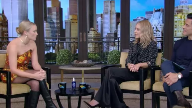 Minivestido de Acler Brookfield usado por Emily Osment como se vio en VIVO con Kelly y Mark el 18 de octubre de 2024
