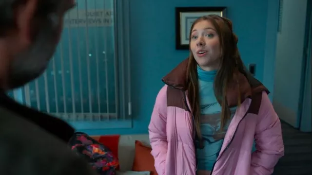 Brave Soul Mesa Rose Black Colour Block Puffer Jacket portée par Holly Alberg (Dakota Guppy) comme on le voit dans Murder in a Small Town (S01E04)