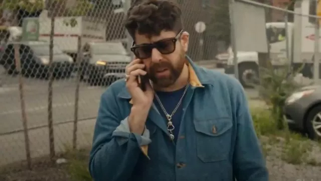Good Art Hlywd Clip 7 Swing pendentif porté par Harry Keshegian (Adam Goldberg) comme on le voit dans The Equalizer (S05E01)