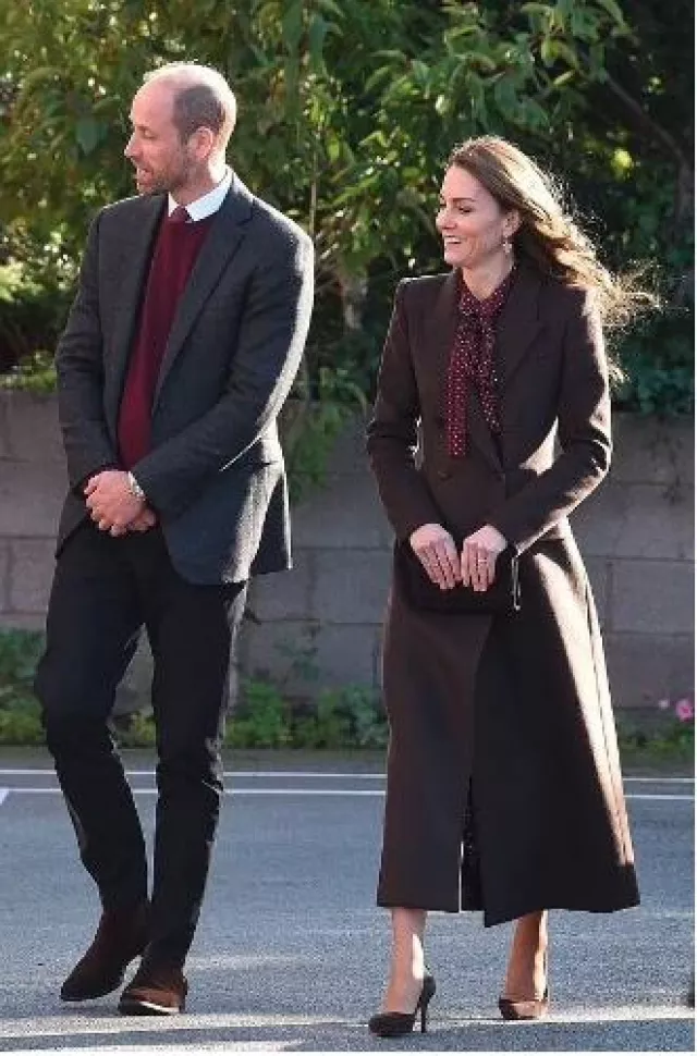 Vestido camisero Whistles Margot Spot usado por Kate Middleton en Southport el 10 de octubre de 2024