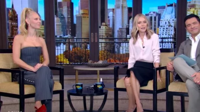 Christian Louboutin Hot Chick Sling 100 Patent Slingback Pump porté par Juno Temple comme on le voit en LIVE avec Kelly et Mark le 24 octobre 2024