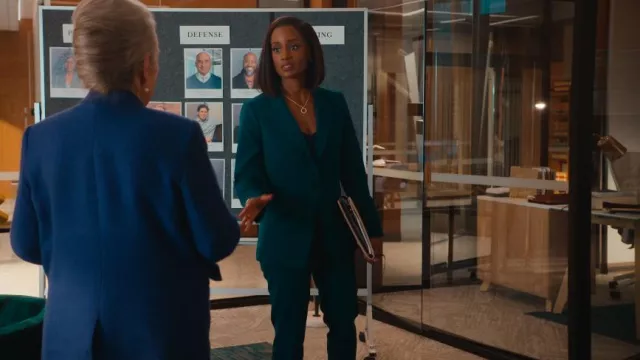 Pantalon Kobi Halperin Alexi en mousse de mer porté par Olympia (Skye P. Marshall) comme on le voit dans Matlock (S01E03)
