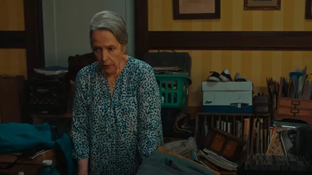 NYDJ Chanchemisier nervuré à Hayward Hills porté par Madeline Matlock (Kathy Bates) comme on le voit dans Matlock (S01E04)