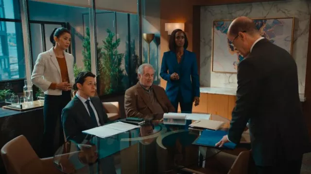 Blazer court en tweed halogène porté par Sarah (Leah Lewis) comme on le voit dans Matlock (S01E04)