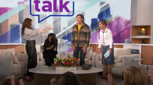 Pantalon Isabel Marant Catarina porté par Kathryn Hahn comme on le voit dans The Talk le 29 octobre 2024