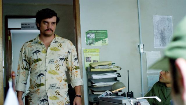 Pablo Escobar's (Wagner Moura) hawaiian shirt in Narcos