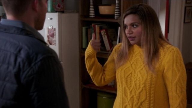 Le pull jaune de Mindy Lahiri (Mindy Kaling) dans The Mindy Project