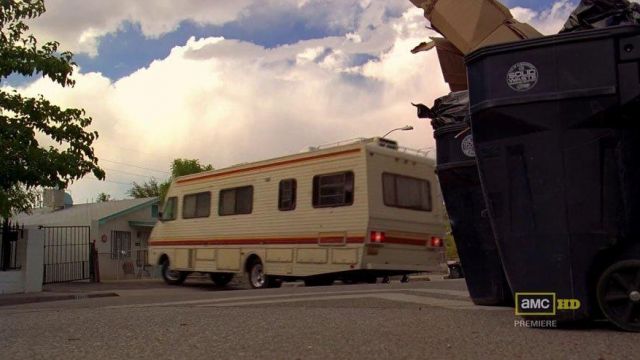 El legendario Camper Fleetwood Bounder utilizado por Walter White (Bryan Cranston) en la serie de televisión Breaking Bad (Temporada 1 Episodio 1)