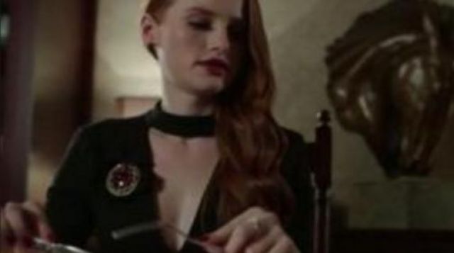 Madelaine Petsch Films Et Programmes Tv la robe noire de Cheryl Blossom (Madelaine Petsch) dans Riverdale | Spotern