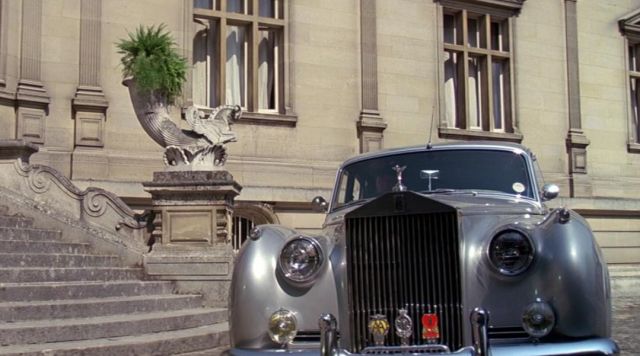 The Rolls Royce Silver Cloud II of Roger Moore in A View to a Kill