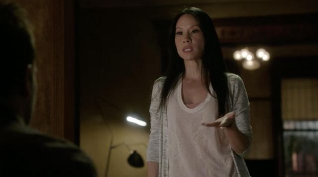 The vest mottled grey of Dr. Joan Watson (Lucy Liu) in Elementary S01E04