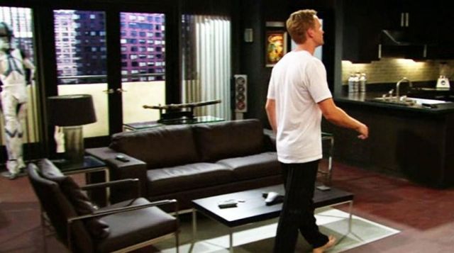 The low table Ikea Klubbo in Barney Stinson (Neil Patrick Harris) in How I met your Mother