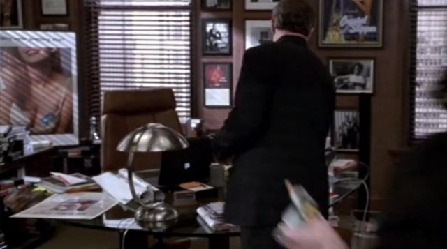 The desk lamp of Nick (Mel Gibson) in What women want