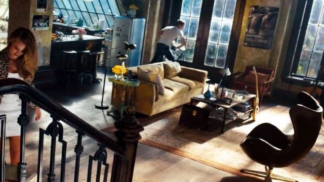 Le fauteuil vu dans l'appartement de Sam Witwicky (Shia Leboeuf) dans Transformers 3