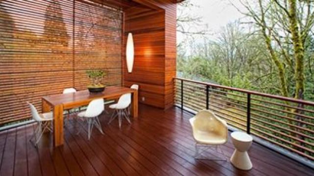 The white chair on the terrace of the family Cullen in Twilight, chapter 4 : Revelation Part 1